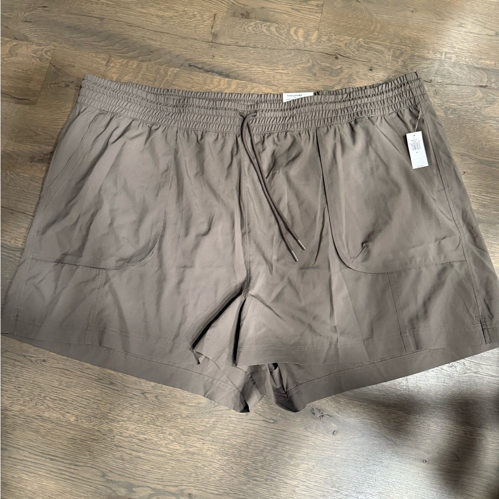 Old Navy Women’s stretchtech  Tan Shorts SZ 4X